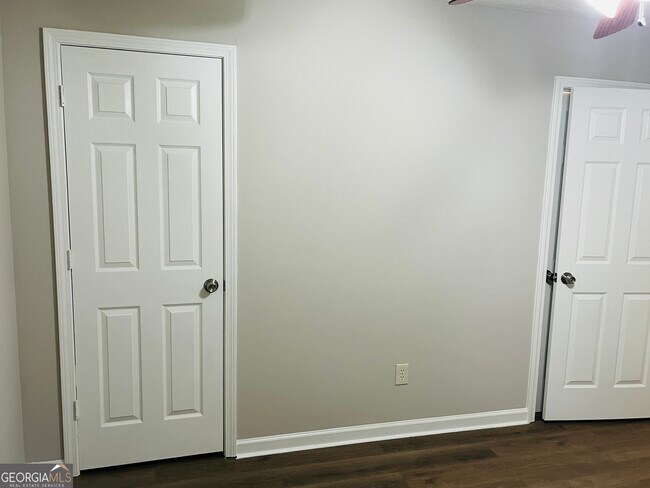 Building Photo - 4014 Carisbrook Dr