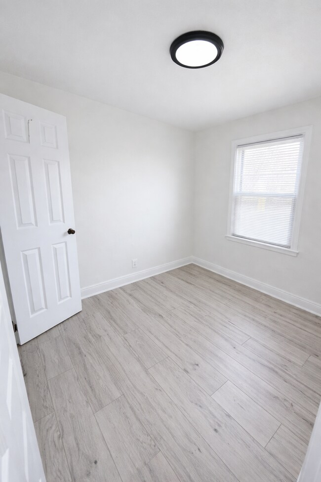 Building Photo - Renovated Home with Modern Kitchen, Basement & Natural Light