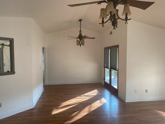 Building Photo - 407 Hoover Ave