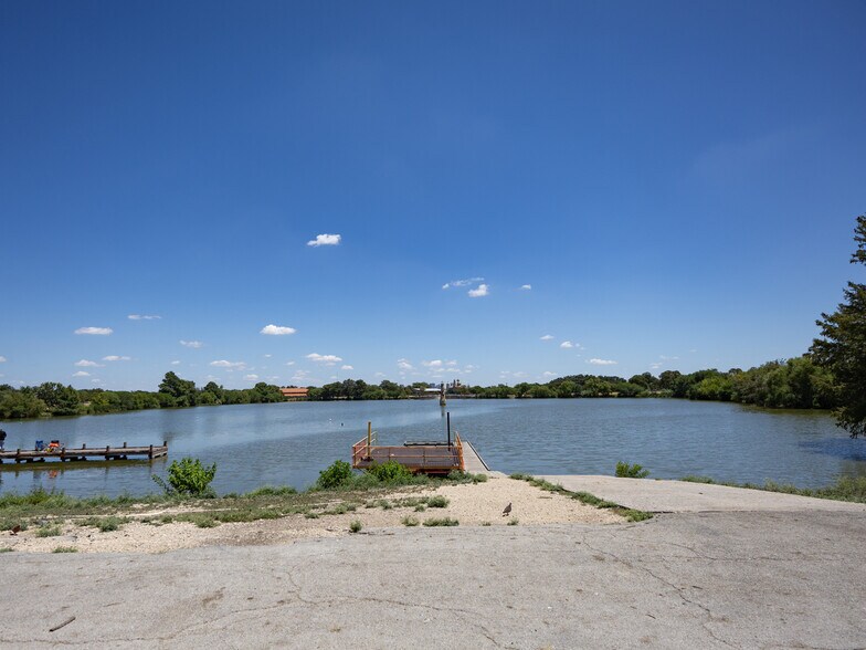 Building Photo - 1826 W French Pl