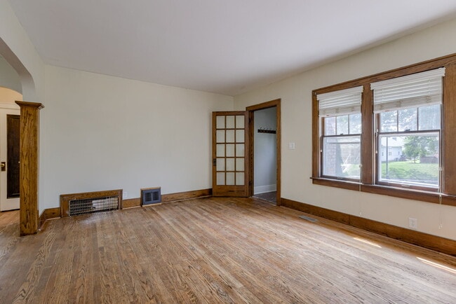 Building Photo - 2347 S 33rd St