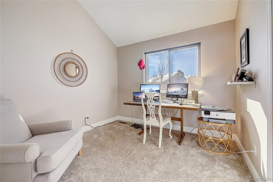 Building Photo - 1714 Foxfield Dr