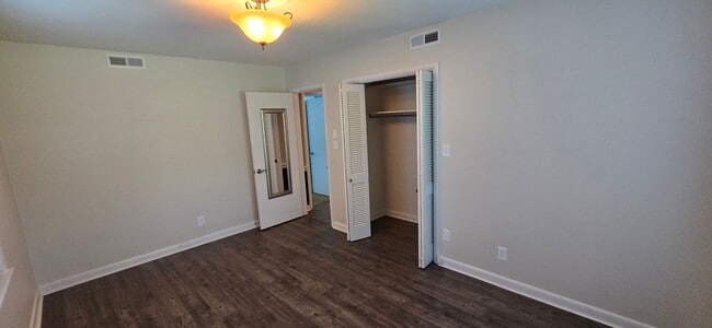 Building Photo - Classic Brick Ranch in Pfafftown
