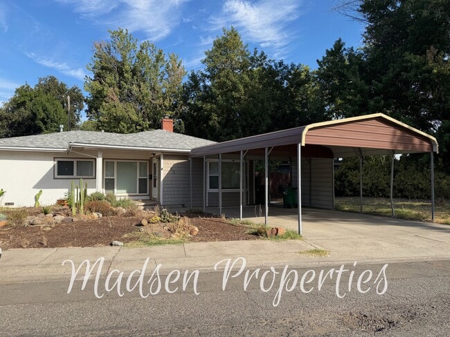 Building Photo - 63 Oak Dr