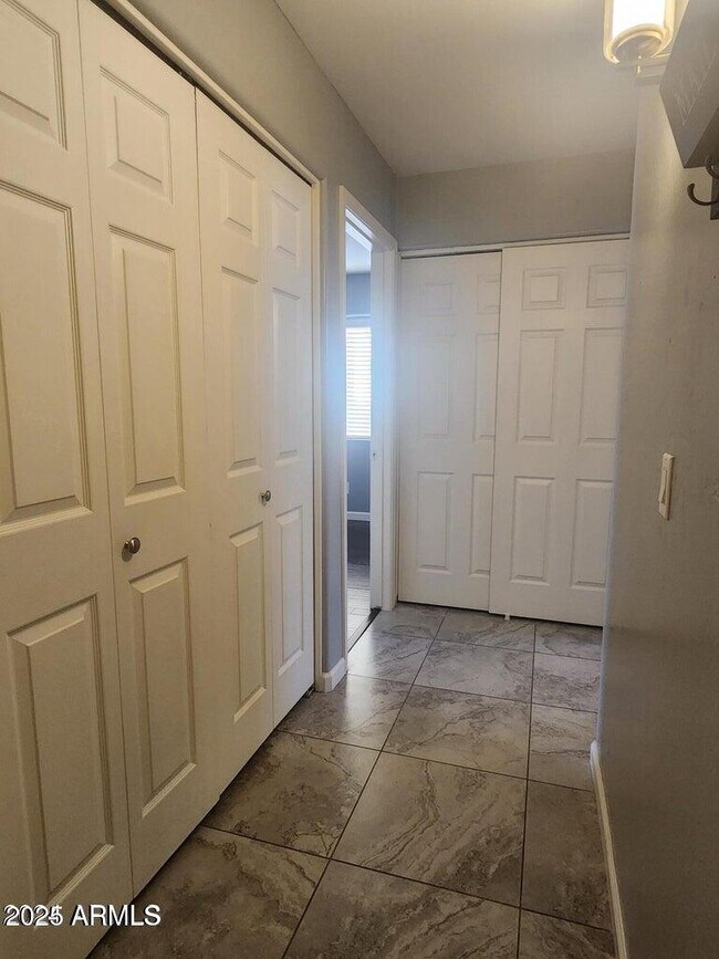 Building Photo - 11954 W Holly St