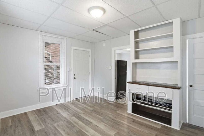 Building Photo - 207 N Mulberry St