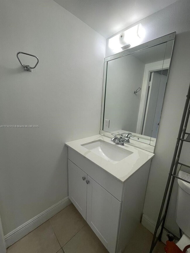 Building Photo - 1 bedroom in North Miami FL 33162