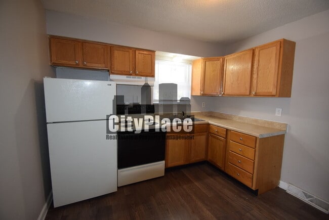 Building Photo - 2410 N Lesley Ave