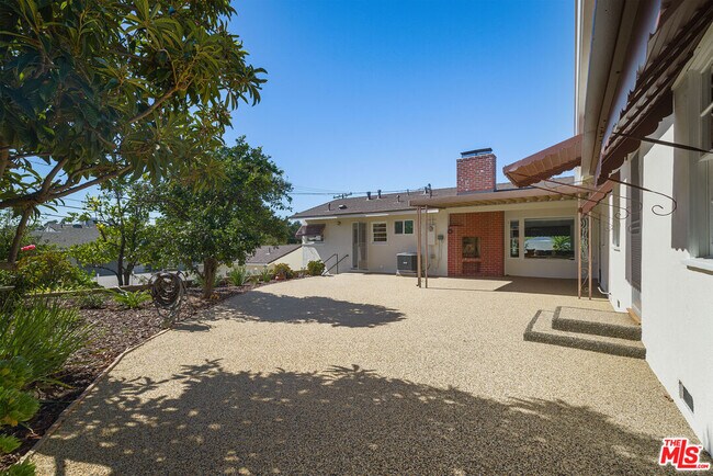 Building Photo - 100 E Kenneth Rd