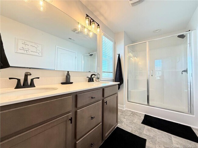 Building Photo - 39 Princelet Pt