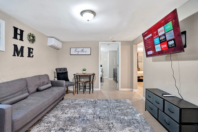 Building Photo - 408 Martin St