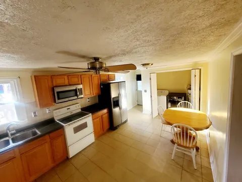 Building Photo - 7 Helena Ln