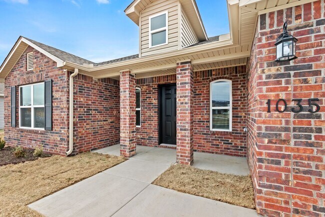 Building Photo - Beautiful new build home!