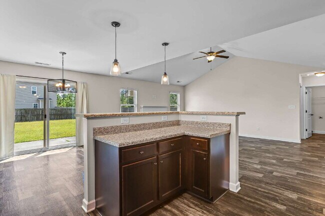 Building Photo - Charming 3- Bedroom home in Bradford Estates!