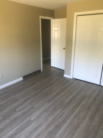 Building Photo - 163 Pine Grove Dr