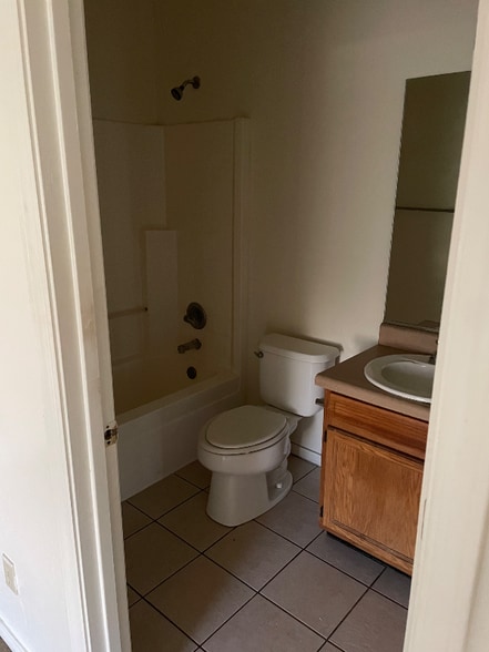 Building Photo - 2536 N Corinthian Garden Dr