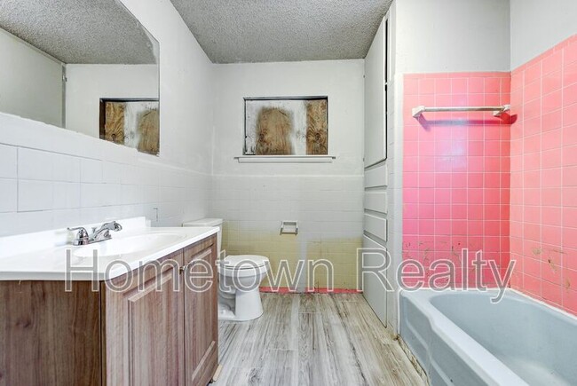 Building Photo - 1135 N Billen Ave