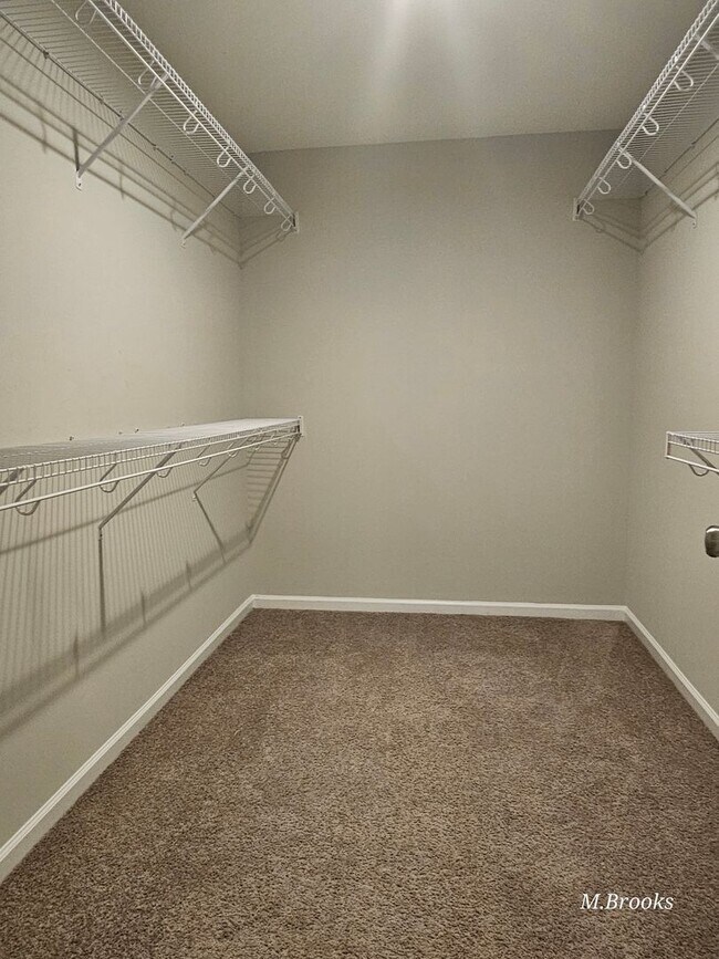 Building Photo - 1704 Almond Tree Pl