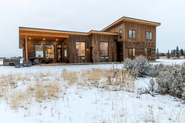 Building Photo - 3402 Alta Vista Dr