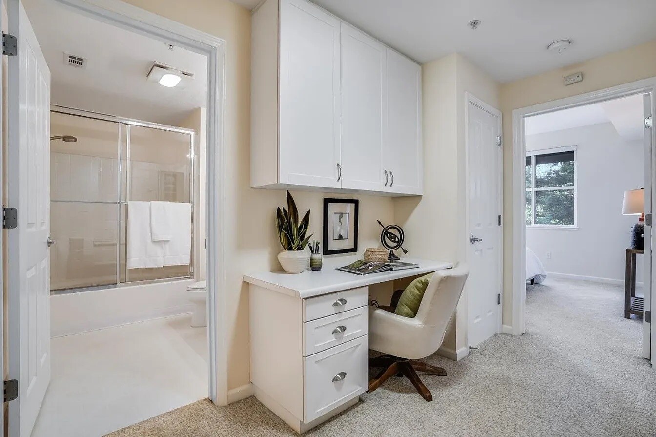 Building Photo - 1982 W Bayshore Rd