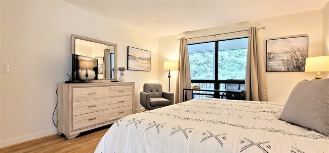 Building Photo - 157 Brackenwood Rd