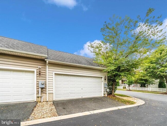 Building Photo - 22730 Autumn Breeze Ave