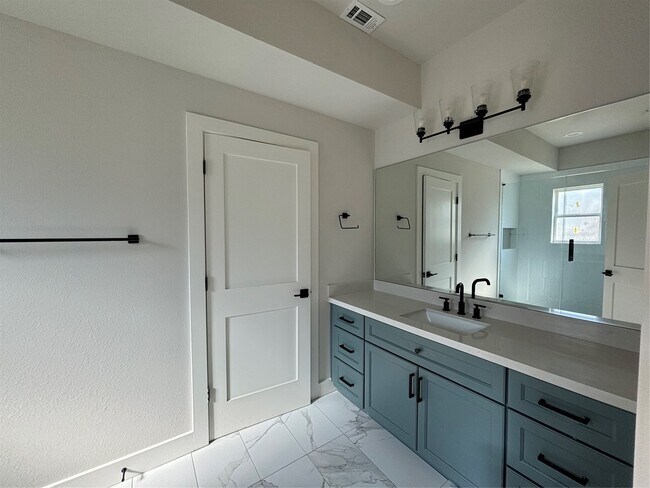 Building Photo - 3604 Dennis St