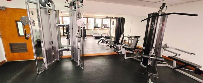 Building Photo - Large One Bedroom Unit- The Villa on Eaton Square #2412