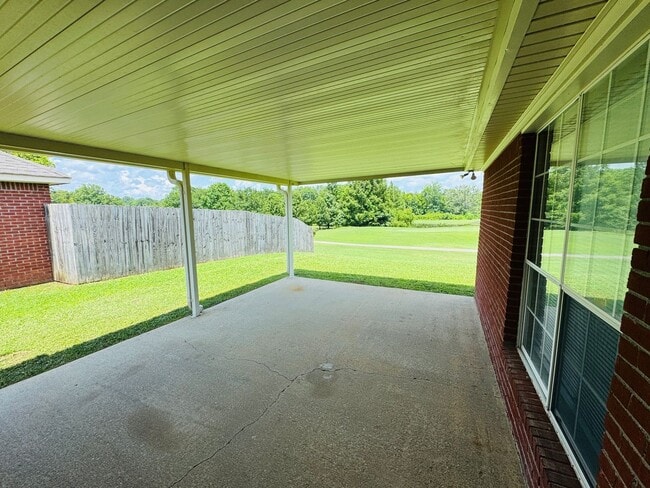 Building Photo - Your new home is just a putt away with thi...