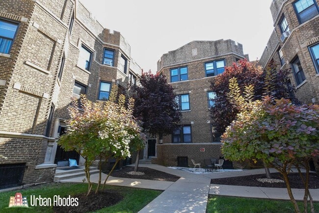 Building Photo - 625 W Cornelia Ave