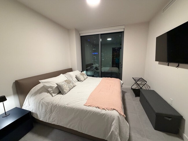 Building Photo - 121 NE 5th St