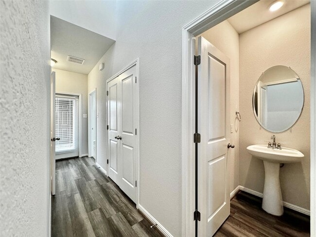 Building Photo - 5701 Pleasanton Pkwy