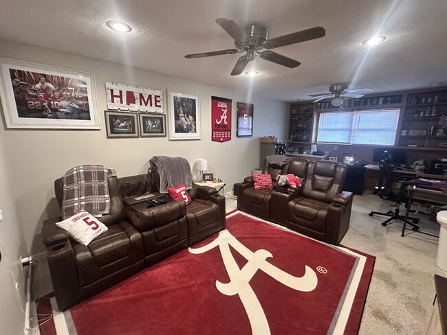 Large downstairs living area - 35 Cullen Ct