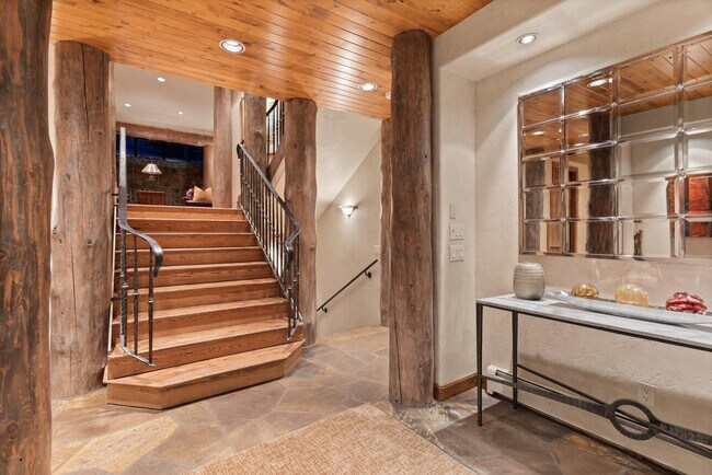 Building Photo - 395 Silverlode Dr