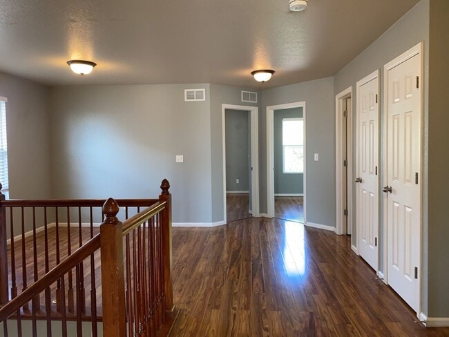 Building Photo - Beautiful 2-Story home near Ft Collins Country Club with easy access to I-25.