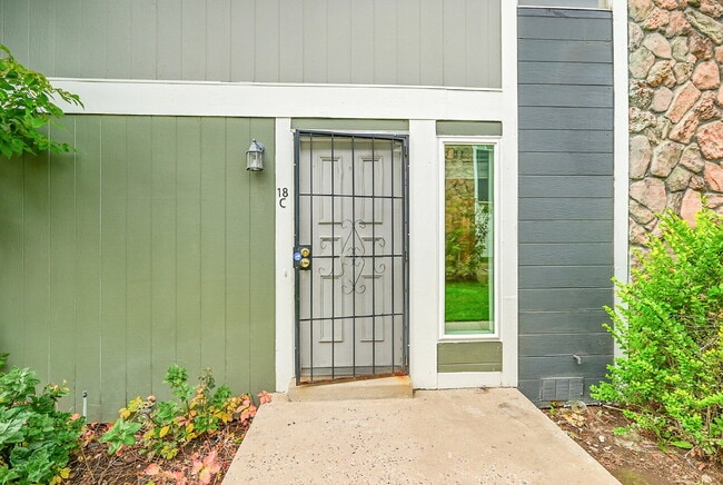 Building Photo - $1,695.00 - 2 Bedrooms, 1.5 Bathrooms, Sin...