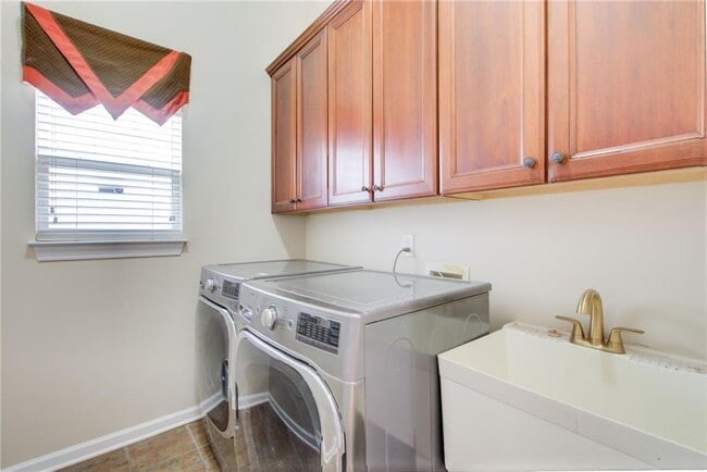 Building Photo - 529 Olympic Way