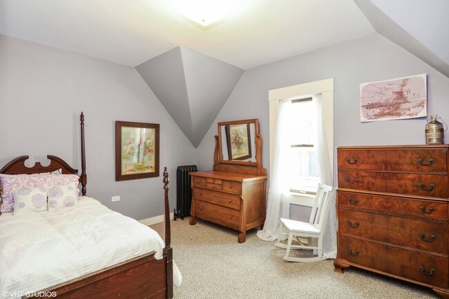 Building Photo - 2113 W Cuyler Ave