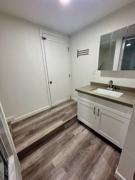 Building Photo - 1027 Lolena St