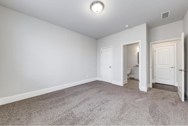 Building Photo - Executive Home in a True Lifestyle Community