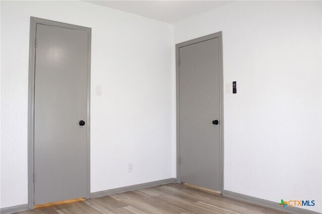 Building Photo - 1410 Becker Dr