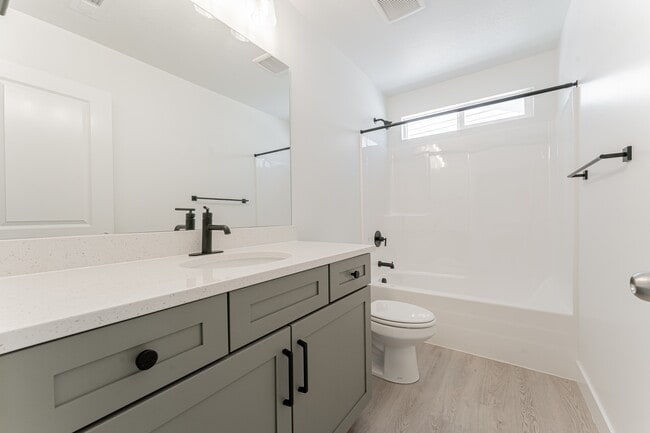 Building Photo - 732 Banner Dr