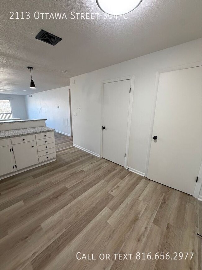 Building Photo - 2113 Ottawa St