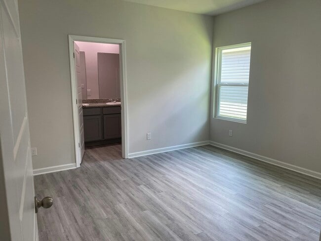 Building Photo - 1009 Renova Dr