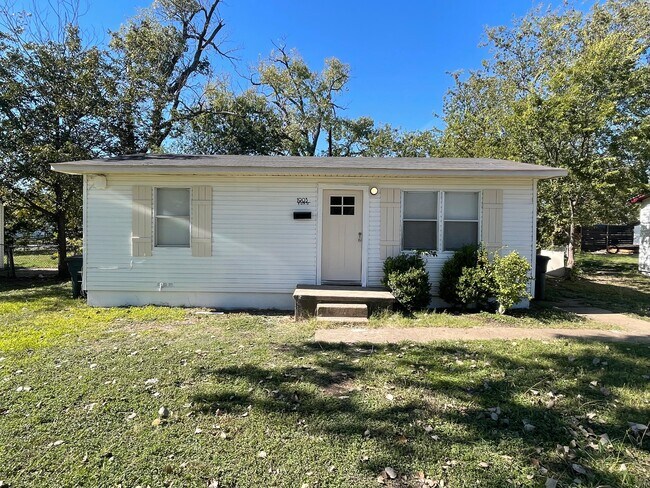 Primary Photo - 1903 N 4th St