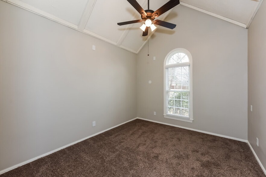 Building Photo - 131 Huntington Pl