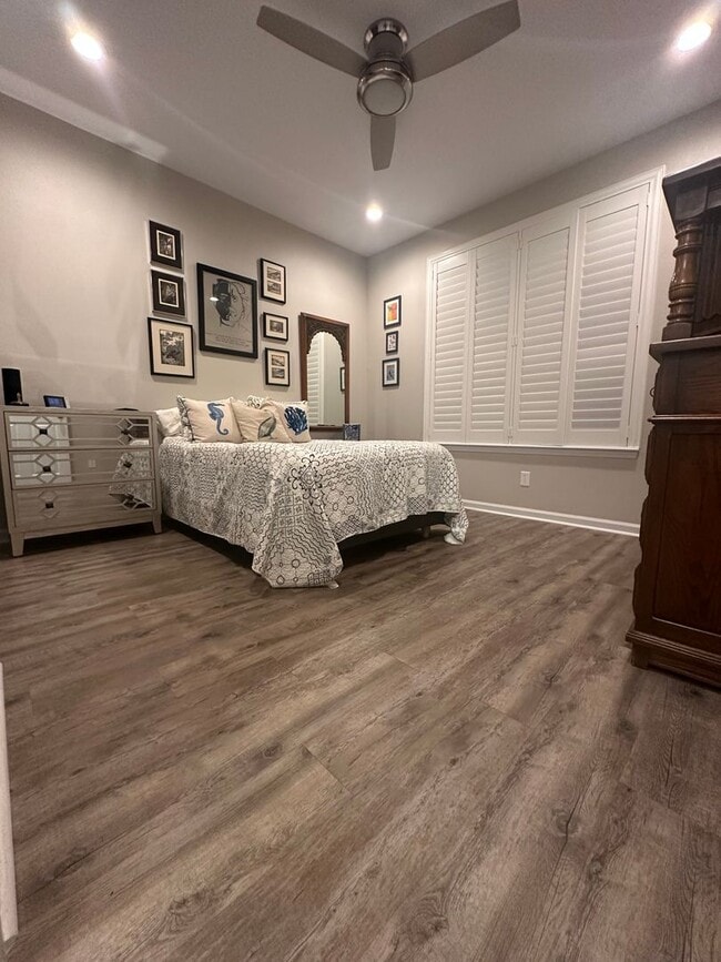 Building Photo - Beautiful Condo walking distance to Grand Boulevard!