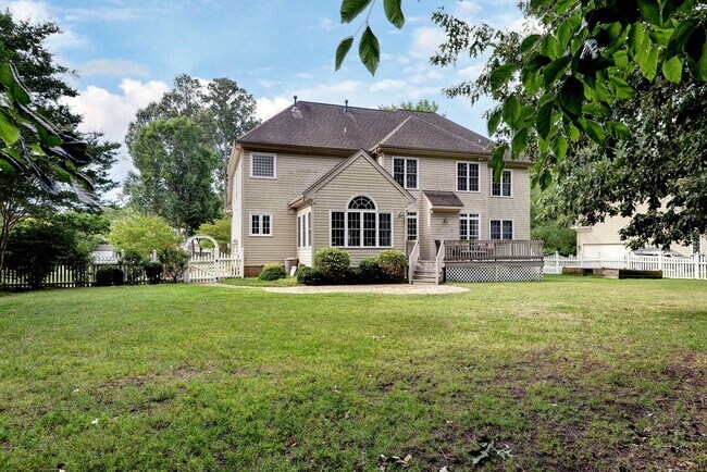 Building Photo - Spacious 5BR/4BA Home in Yorktown – Convenient Location and Comfortable Living