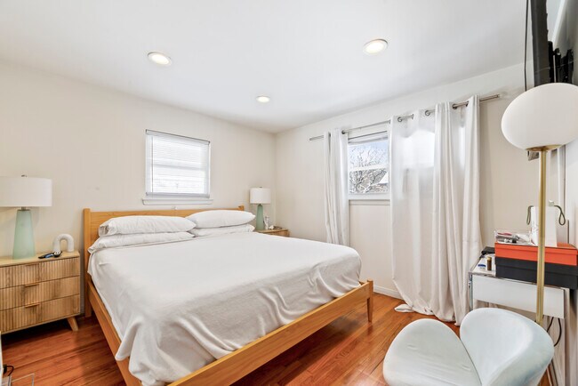 Building Photo - 446 Roedel Plz