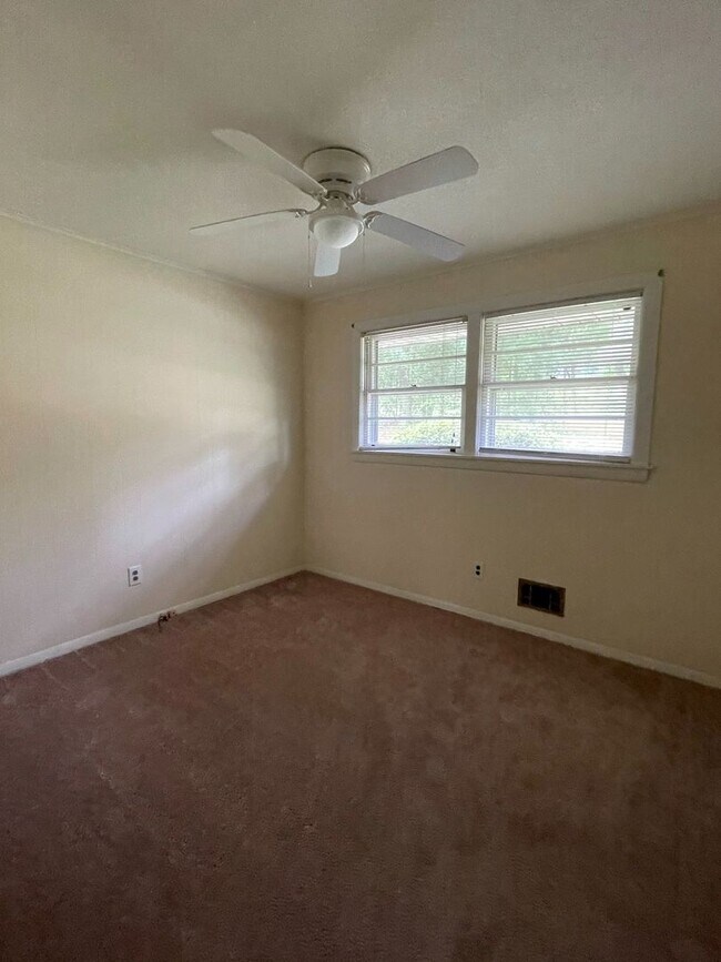 Building Photo - Forest Acres